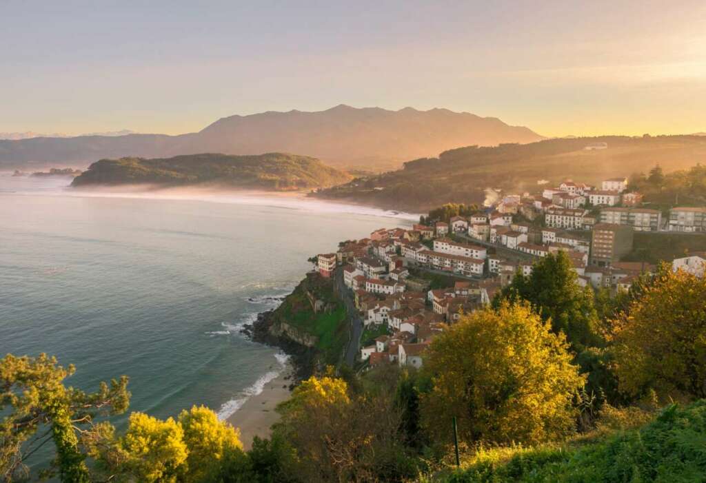 Lastres, en la Costa de los Dinosaurios