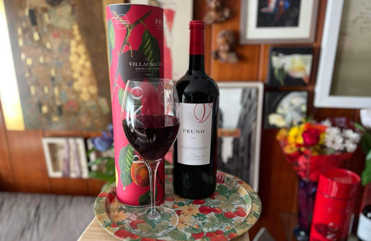 Botella y copa de vino Pruno (Ribera del Duero)