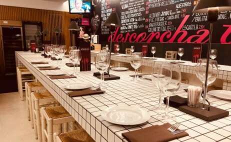 Barra de vinos en Barbastro