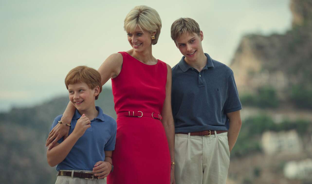 Lady Di con sus hijos en una escena de The Crown (Netflix)