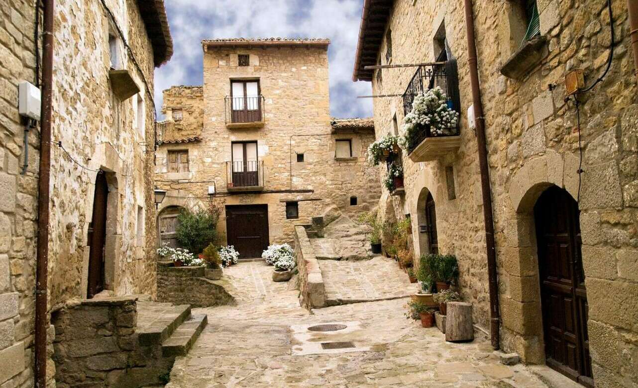 Una de las calles de Sos del Rey Católico (Zaragoza)
