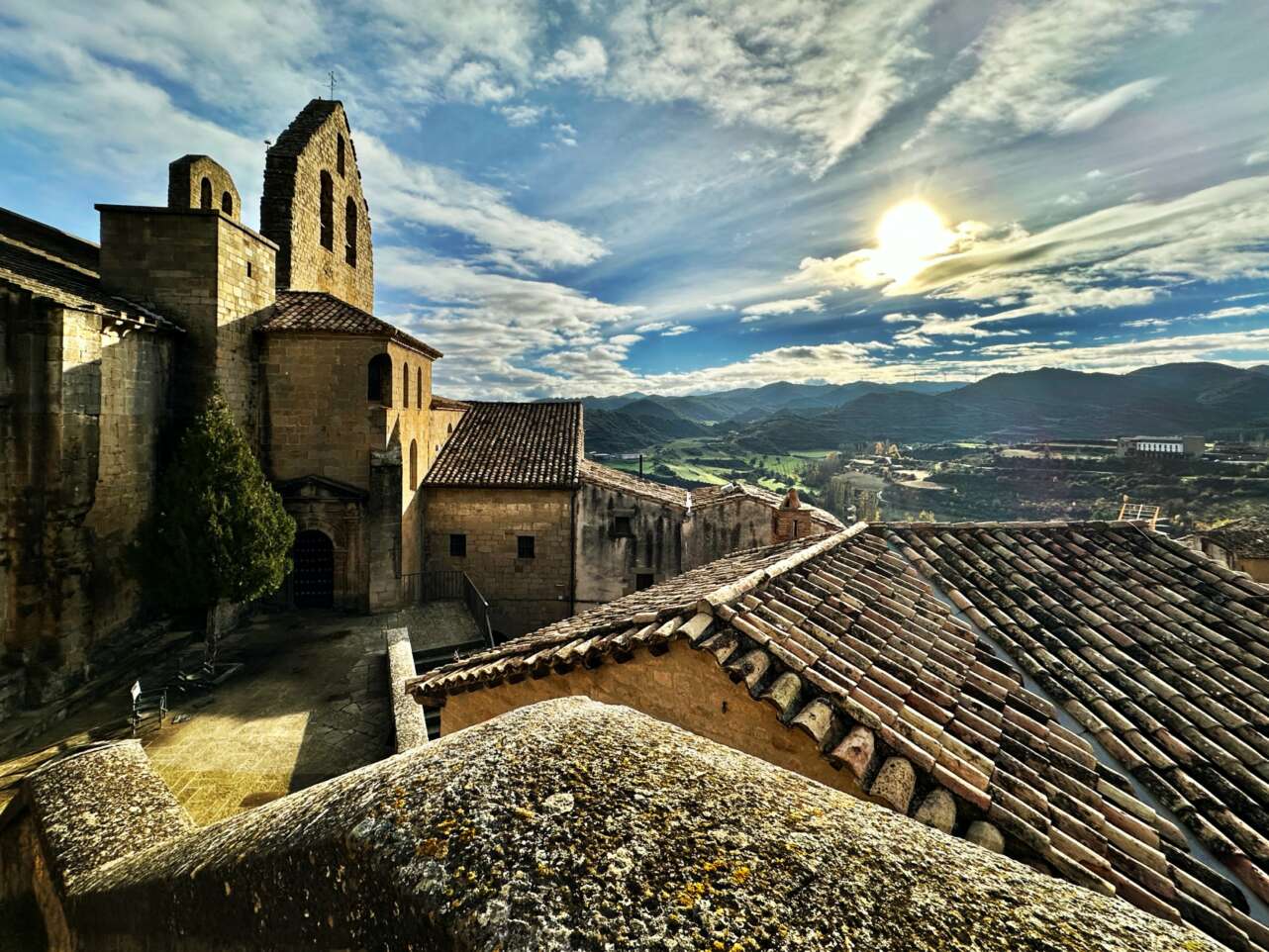 Panorámica de Sos del Rey Católico con la iglesia de San Esteban