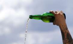 Una botella de sidra