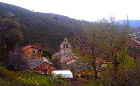 El pueblo rural de Tamajón en Guadalajara