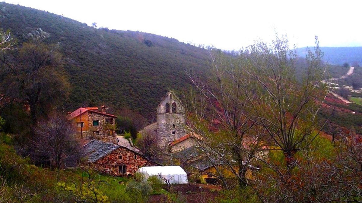 El pueblo rural de Tamajón en Guadalajara