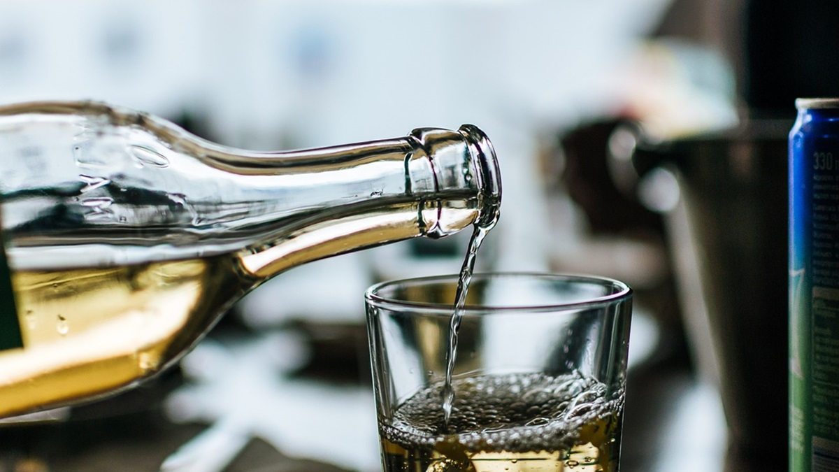 Una copa de vino blanco
