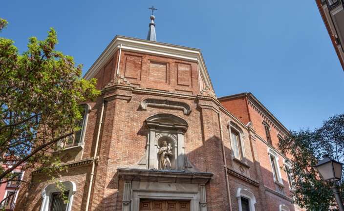 El exterior de la iglesia de San Antonio de los Alemanes en Madrid