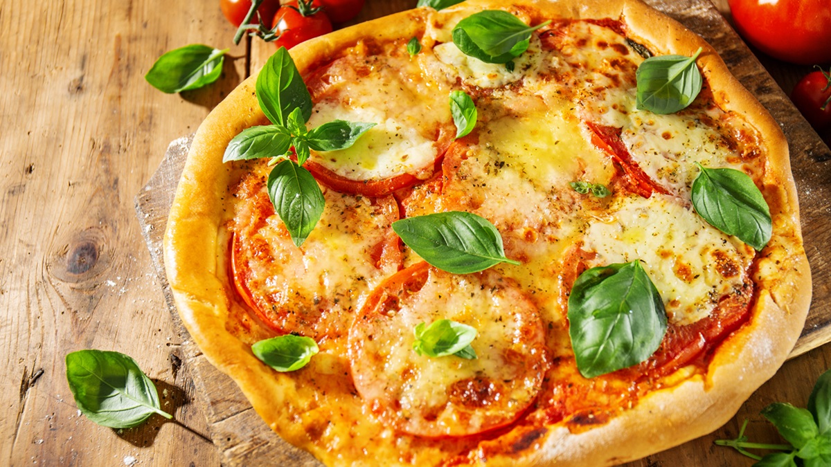 Una pizza casera con queso mozzarella