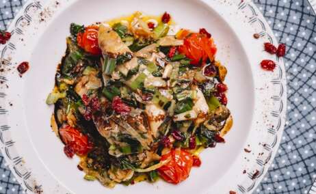 Un plato vegetariano de verduras