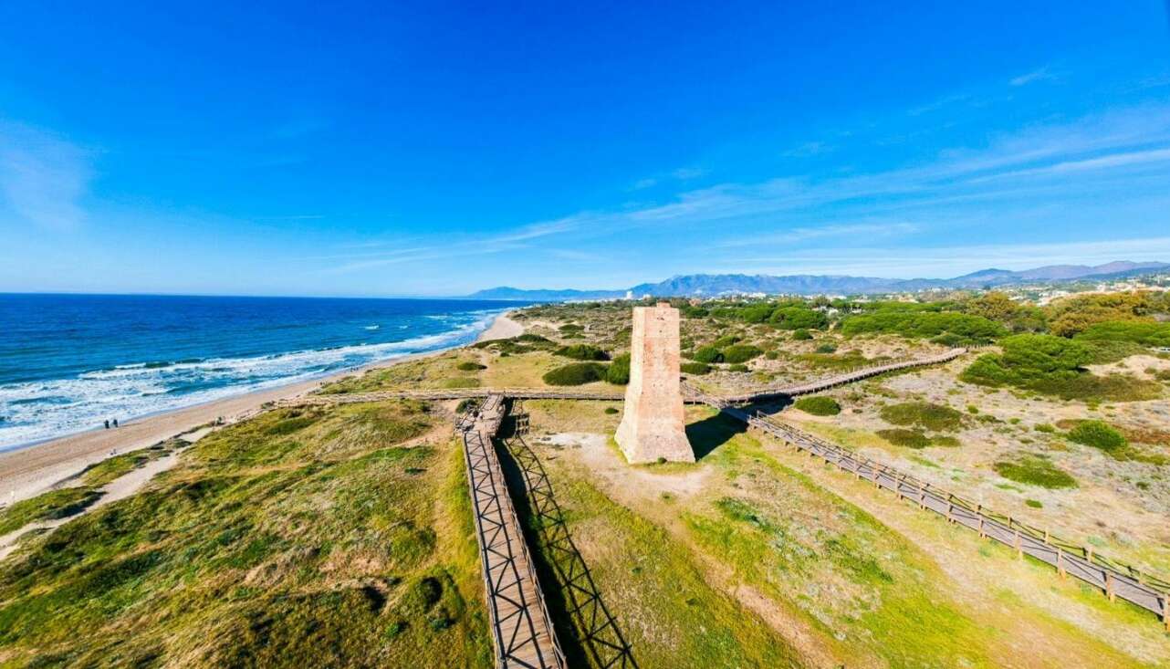 Las dunas de Artola son uno de los lugares más bonitos de Málaga.