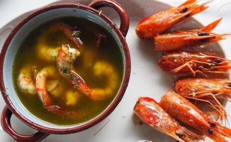 La cazuela de mariscos es uno de los platos imprescindibles