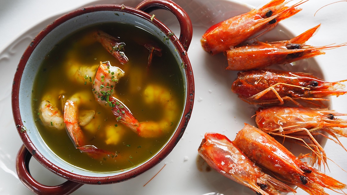 La cazuela de mariscos es uno de los platos imprescindibles