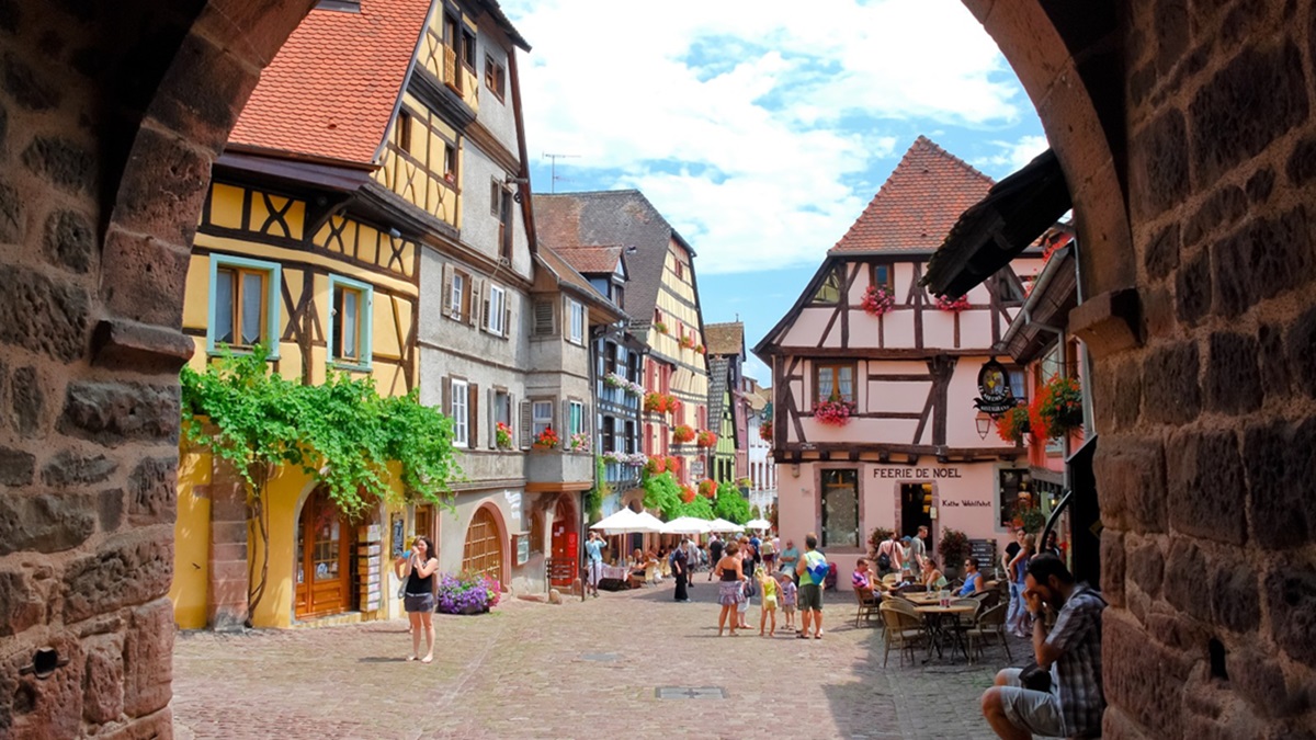 El pueblo de Riquewihr en Francia