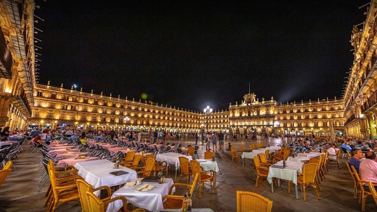 El Mesón Cervantes en la Plaza Mayor de Salamanca