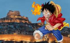 Luffy con el pueblo de Morella de fondo, en Castellón