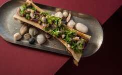 El tuétano con anguila ahumada y teriyaki, uno de los platos a tener en cuenta en Pizzicato