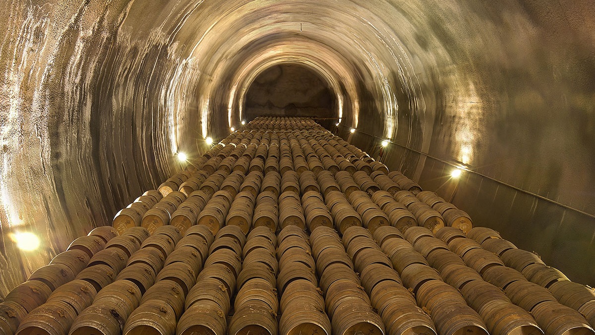 El interior de la bodega Viña Real