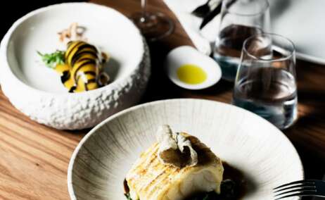 El bacalao FAO 27 y la Zebra de mar, dos platos de Casa Amàlia