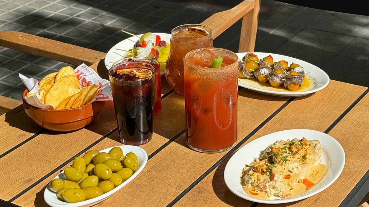 Selección de tapas y cócteles