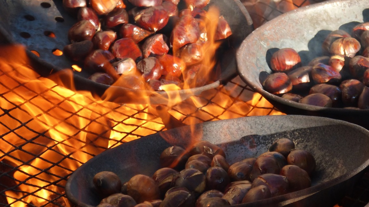 Preparación de unas castañas asadas