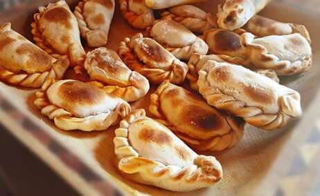 Una bandeja de empanadas argentinas