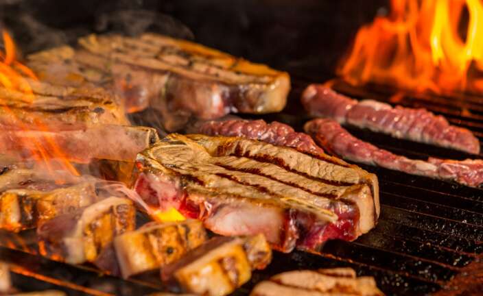 Un asado de carne argentina
