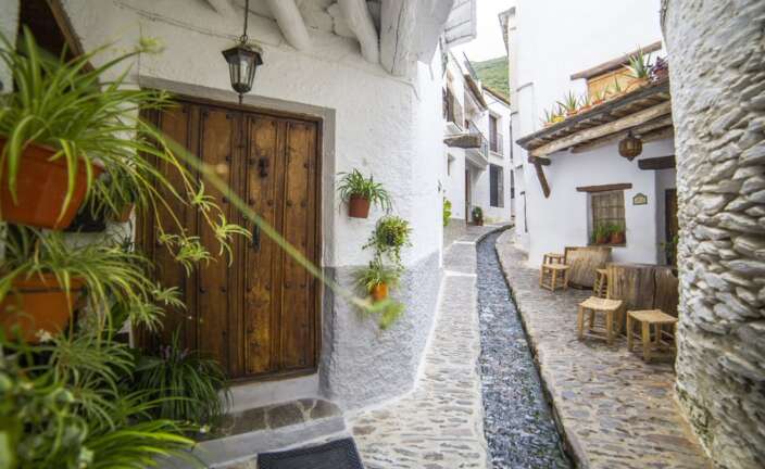 Uno de los canales del pueblo de Pampaneira en Granada