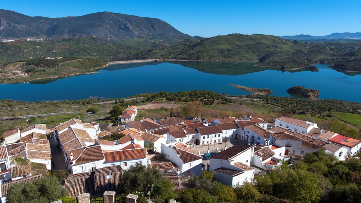El pueblo de Zahara de la Sierra en Cádiz