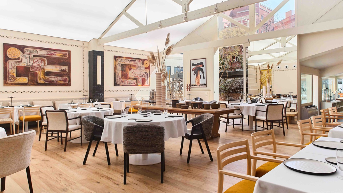 Adobo está decorado como el taller de un artista