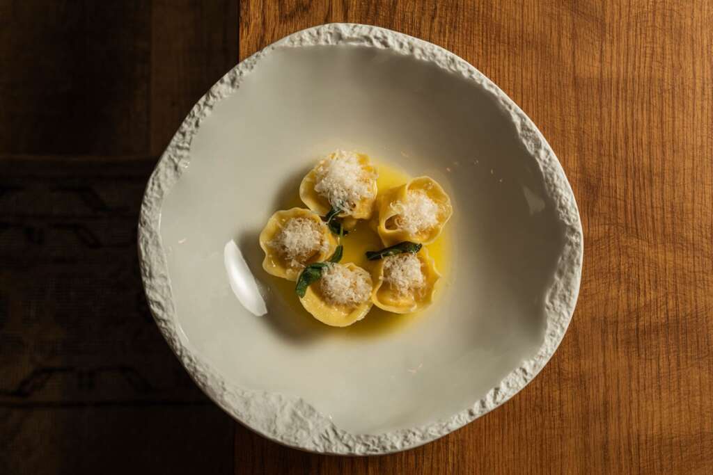 Cappelletti de Parmesano 24 meses, mantequilla, salvia y Parmesano de 30 meses