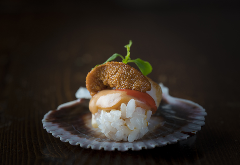 Nigiri de erizo y zamburiña