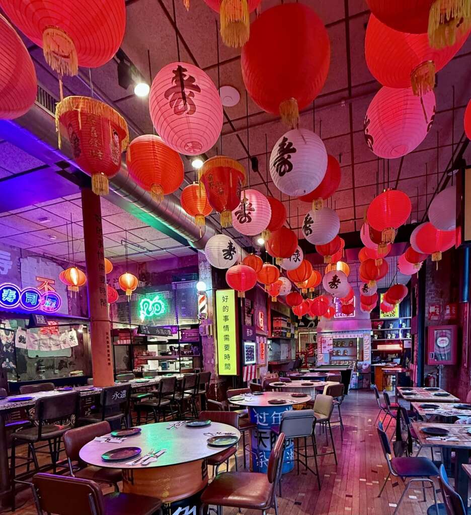 El restaurante es como un paseo callejero de restaurantes