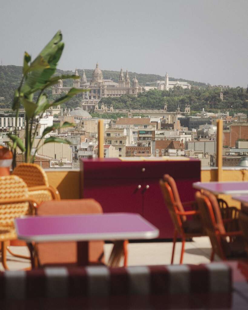 La terraza del hotel Moxy presume de vistas a Montjuïc
