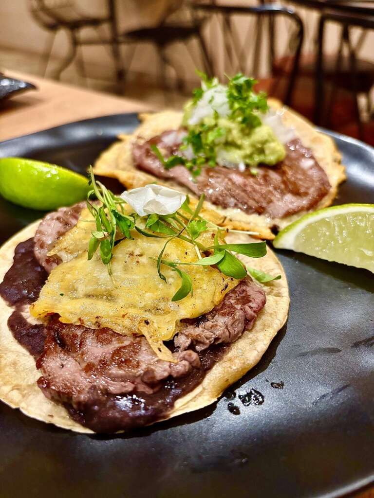 Los tacos de flor de solomillo y de Ribeye