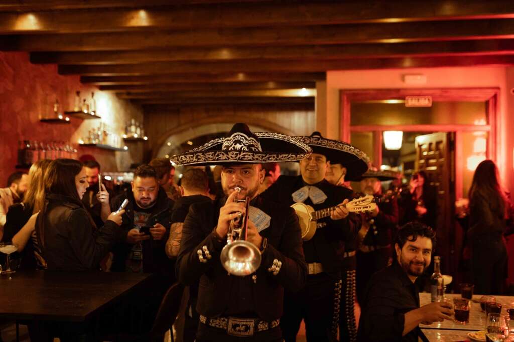 Mariachis en Hijo del Maíz