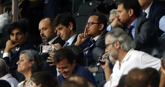 Anil Murthy manda callar a Mestalla. MARCA.