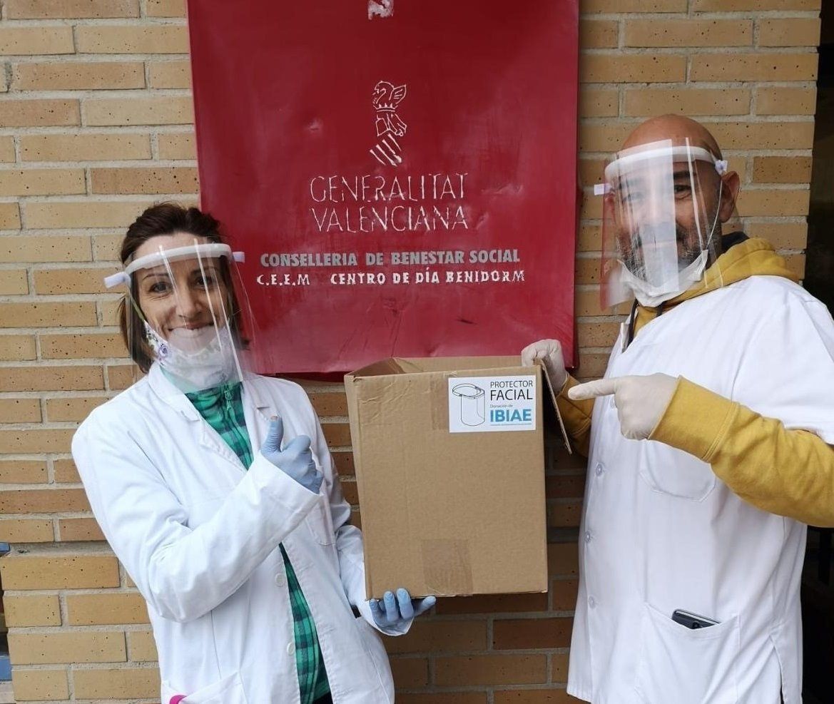 Entrega de material sanitario producido por empresas del Valle del Juguete a la sanidad valenciana. EP.