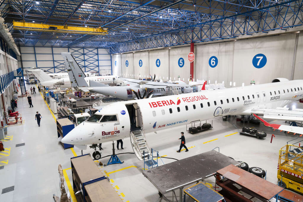 HANGAR DE MECANICA DE AVIONES DE AIRNOSTRUM EN EL AEROPUERTO DE VALENCIA.