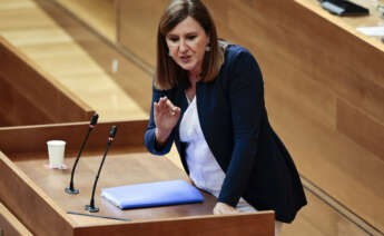 GRAFCVA6901. VALENCIA, 30/06/2022.- La portavoz del grupo parlamanentario popular, María José Catalá, durante su intervención en la sesión de control al president de la Generalitat, Ximo Puig. EFE/Biel Aliño