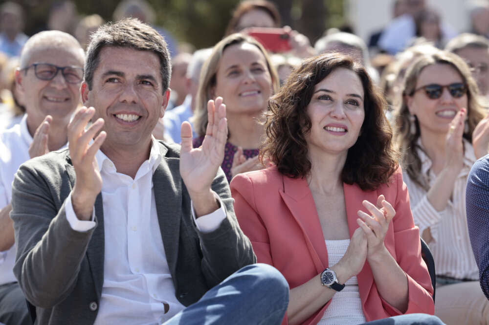 La presidenta de la Comunidad Madrid, Isabel Díaz Ayuso, y el candidato a la Presidencia de la Generalitat, Carlos Mazón. EFE/Ana Escobar