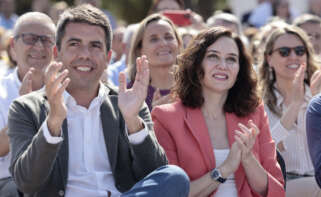La presidenta de la Comunidad Madrid, Isabel Díaz Ayuso, y el candidato a la Presidencia de la Generalitat, Carlos Mazón. EFE/Ana Escobar