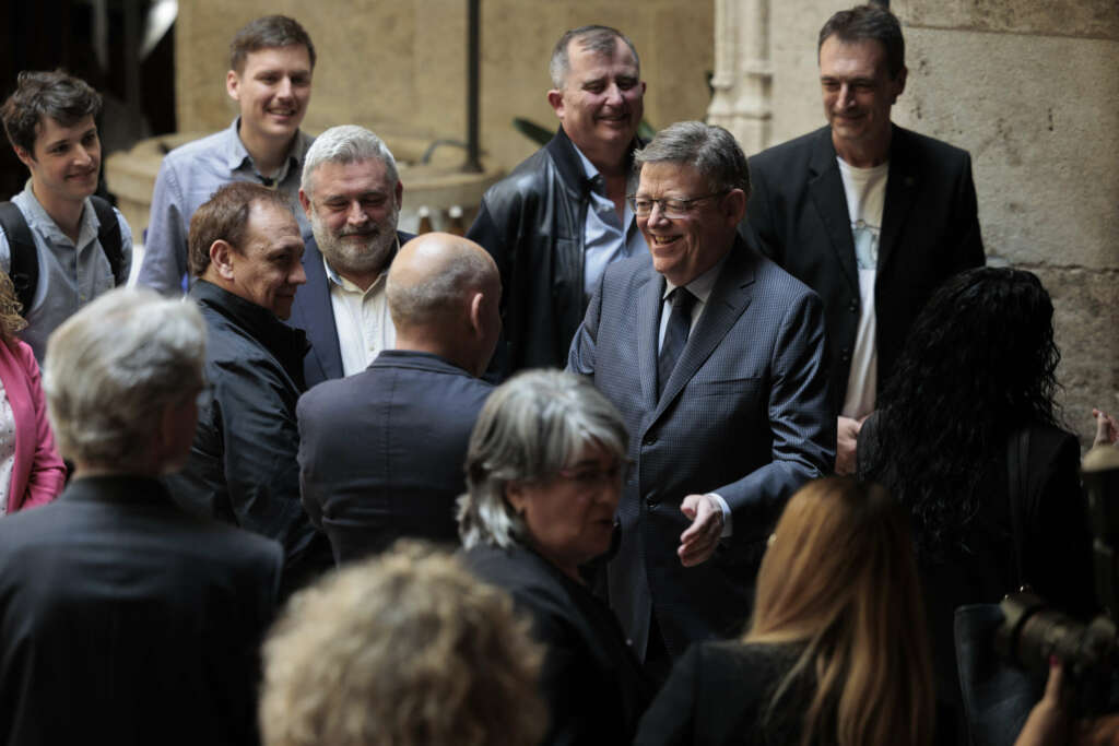 GRAFCVA2856. VALENCIA, 19/04/2023.- El president de la Generalitat, Ximo Puig, recibe a representantes del sindicato alemán IG Metall, en un acto en el que también participan los máximos representantes de CCOO-PV y UGT-PV. EFE/Biel Aliño