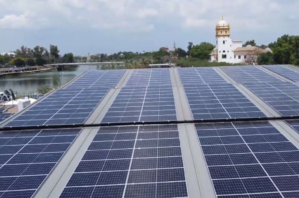 Instalación fotovoltaica en el Acuario de Sevilla. Foto: Linkener.