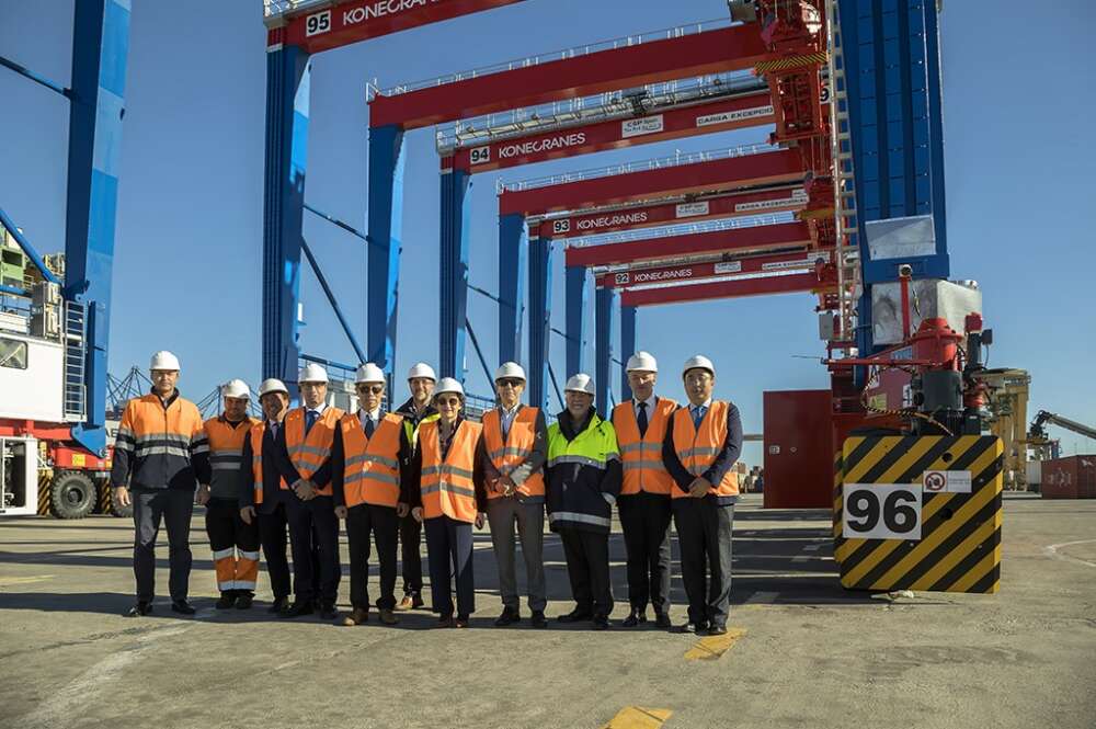 Grúas Cosco en el puerto de Valencia