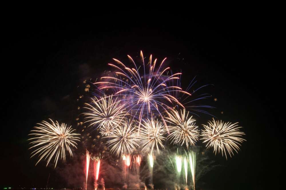 Un castillo de fuegos artificiales. Foto: Freepik.