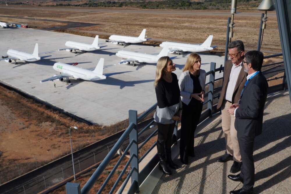 La consellera Salomé Pradas, en el aeropuerto de Castellón