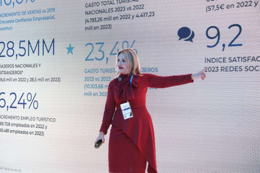 la consellera de Innovación, Industria, Comercio y Turismo, Nuria Montes, 