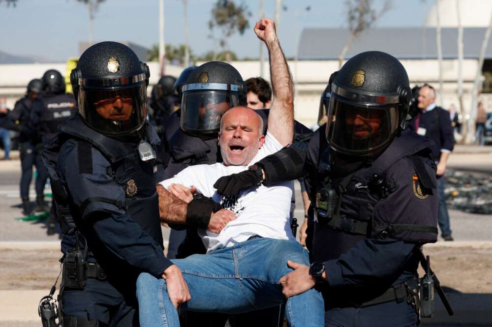 Carles Peris, Secretario general de La Unió Llauradora i Ramadera, desalojado
