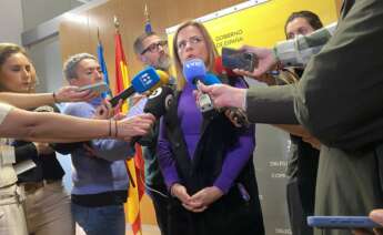 La delegada del Gobierno en la Comunitat Valenciana, Pilar Bernabé, atiende a los medios de comunicación. Foto: EFE.