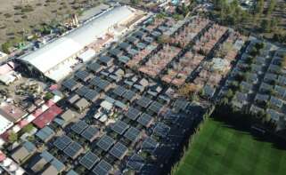 Foto aérea del resort Magic Robin Hood donde se observan los paneles solares instalados